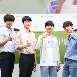 EXO Bakal Ketemu Aktor Hollywood Ryan Reynolds