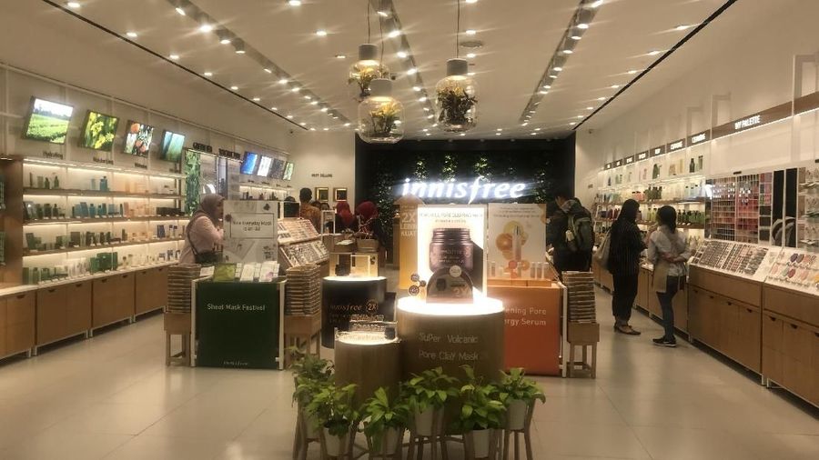 Gara-gara kosmetik Korea, anda bisa jatuh miskin atau kaya raya.