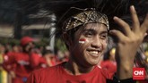 Salah satu peserta bersemangat mengikuti gerakan tarian Maumere di acara flashmob bertajuk