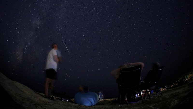Hujan meteor ini adalah hujan meteor Perseids yang terjadi pada Agustus.