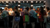 Tangga lagu di Amerika pun tak asing dengan musisi Korea. Tak heran KCON diserbu, tahun lalu saja oleh sekitar 85 ribu diaspora Korea di Amerika. Tahun ini jumlahnya bisa lebih. (REUTERS/Mike Blake)