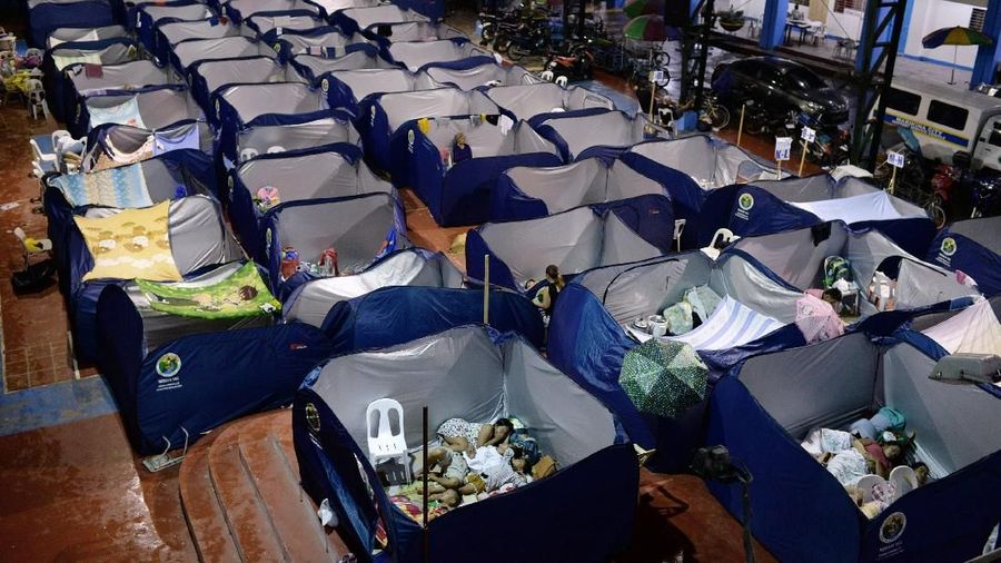 Lebih dari 54.000 orang telah mengungsi ke dataran tinggi di ibu kota Filipina, Manila
