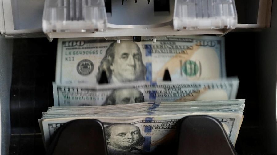 Rupiah jatuh ke level terlemahnya terhadap dolar lebih dari 20 tahun terakhir pada hari Senin (3/9/2018).