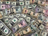 Money Changer Jual Dolar Nyaris Rp 14.700