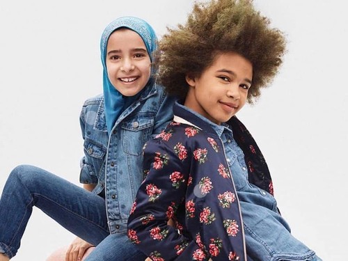GAP Tampilkan Model Cilik Berhijab di Iklan Terbarunya GAP Tampilkan Model Cilik Berhijab di Iklan Terbarunya