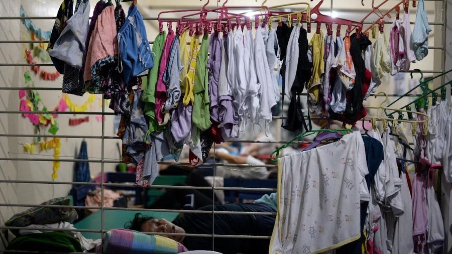 Lebih dari 54.000 orang telah mengungsi ke dataran tinggi di ibu kota Filipina, Manila