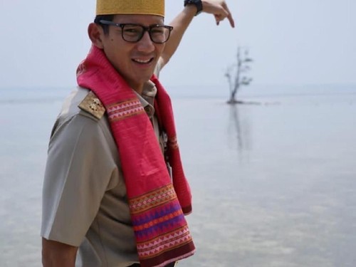Mengenal Brand Kacamata Lokal yang Jadi Favorit Sandiaga Uno Mengenal Brand Kacamata Lokal yang Jadi Favorit Sandiaga Uno