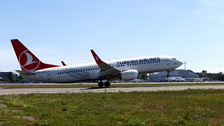 Turkish Airlines Boeing 737-800 aircraft takes off in Riga International Airport, Latvia August 8, 2018. REUTERS/Ints Kalnins
