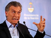 Peso Anjlok, Argentina Minta IMF Percepat Pencairan Bantuan