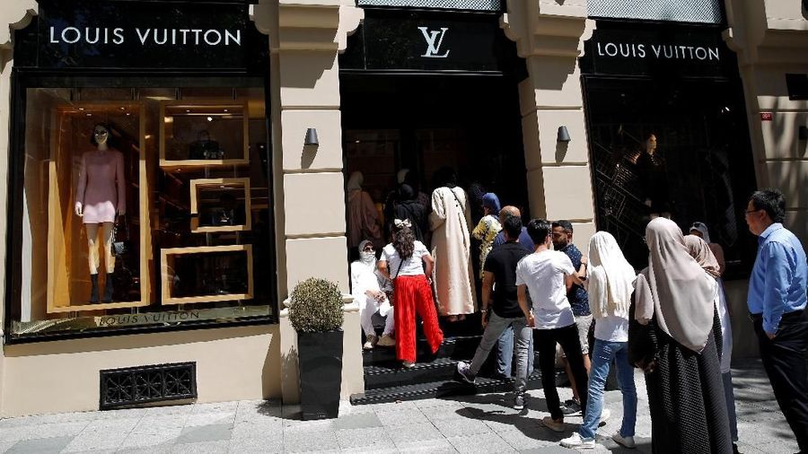 LVMH, perusahaan pemegang merek mewah Louis Vuitton asal Prancis, menyepakati pembelian saham Belmond Rp 46 triliun.