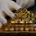 Harga Emas Bikin Jantungan: Baru Turun Sehari Langsung Buat Rekor Lagi
