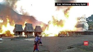 VIDEO: Puluhan Rumah Adat di Gurusina Dilalap Api