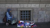 Saran tersebut tak dilakukan oleh bank sentral Turki yang memilih mempertahankan suku bunganya bary-baru ini. Akibatnya, lira kian anjlok. (REUTERS/Murad Sezer)
