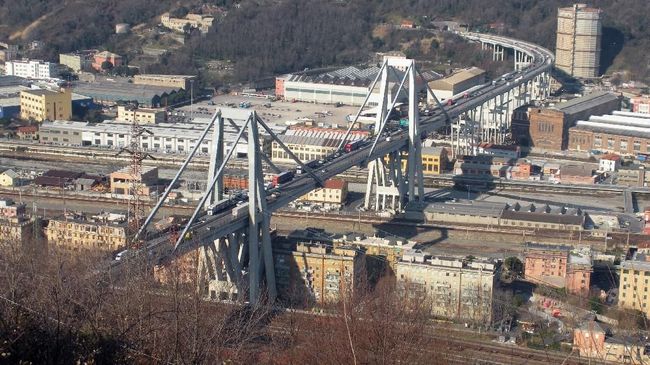 Hujan Badai Menyebabkan Jembatan Genoa Roboh