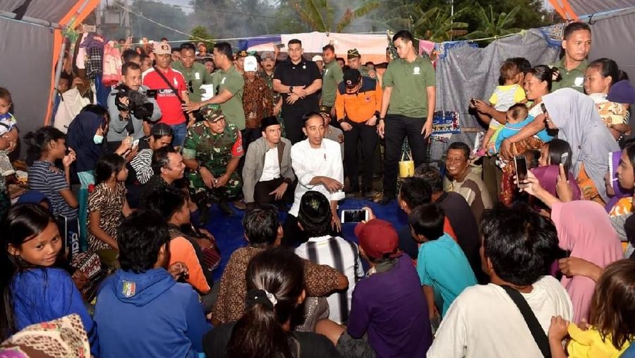 Lombok Utara merupakan daerah yang paling terdampak bencana oleh karena dekat dengan pusat gempa.