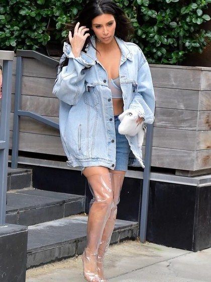 Sepatu yang Dipopulerkan Kim Kardashian Ternyata Bikin Bau Kaki Sepatu yang Dipopulerkan Kim Kardashian Ternyata Bikin Bau Kaki