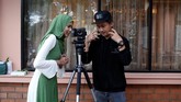 Namun ini berbeda dengan seorang perempuan berusia 19 tahun bernama Win Lae Phyu Sin yang menjadi blogger kecantikan.(REUTERS/Ann Wang)