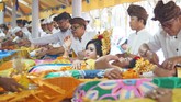 Tidak hanya dilakukan setelah remaja perempuan mendapat datang bulan dan remaja laki-laki berubah suara, upacara yang sama juga dilakukan pada orang yang sudah meninggal, sebelum dikremasi. (Mahendra Moonstar - Anadolu Agency)