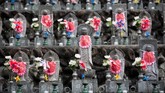 Nisan yang menjadi simbol bagi setiap jiwa yang meninggal, juga dianggap sebagai pelindung mereka. (AFP PHOTO / Behrouz MEHRI)
