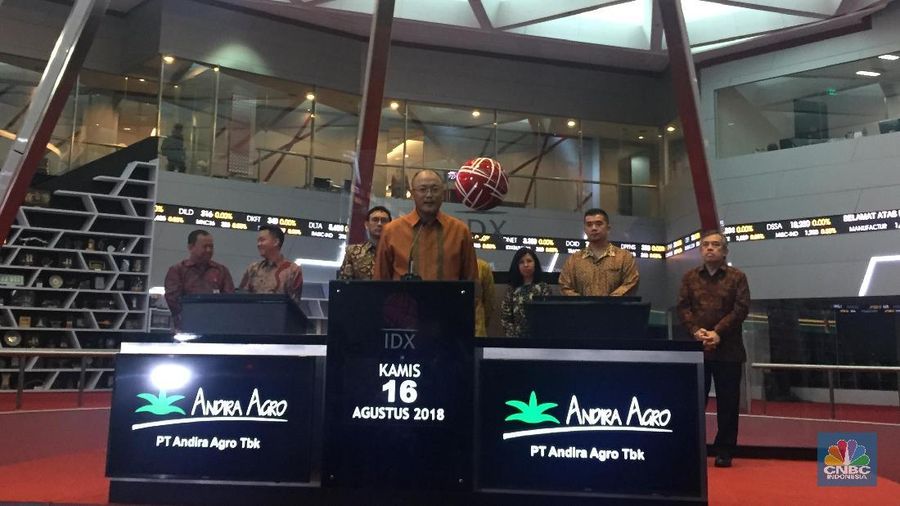 Sementara Indeks Harga Saham Gabungan (IHSG) pada pagi ini dibuka koreksi 0,49% ke 5.788,06 poin.