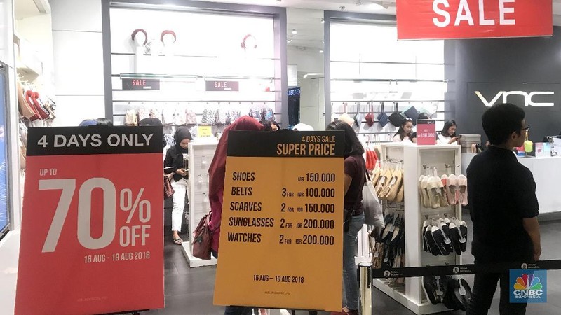 Menyambut HUT RI ke-73, sejumlah produk tawarkan diskon khusus hingga 70%.