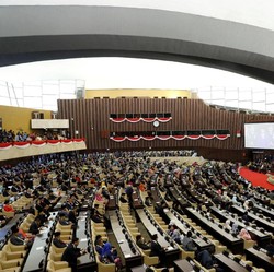 Berebut Jadi Ketua MPR, Bamsoet atau Ahmad Muzani?