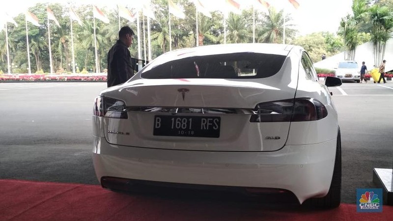 Mobil ini memiliki kecepatan maksimal 335 mil per jam