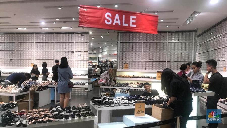 Menyambut HUT RI ke-73, sejumlah produk tawarkan diskon khusus hingga 70%.