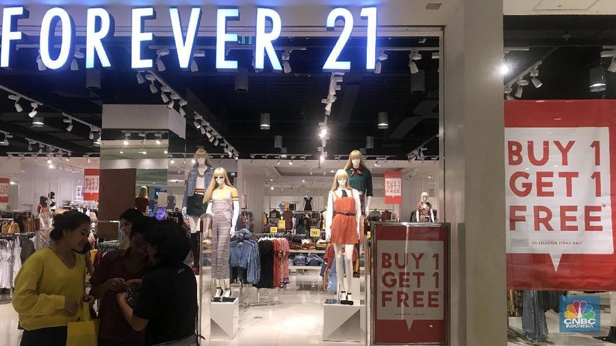 Menyambut HUT RI ke-73, sejumlah produk tawarkan diskon khusus hingga 70%.