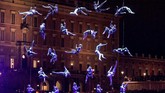 Para seniman Circus Cirkor tampil di festival budaya Stockholm, Swedia. (TT News Agency/Anders Wiklund)