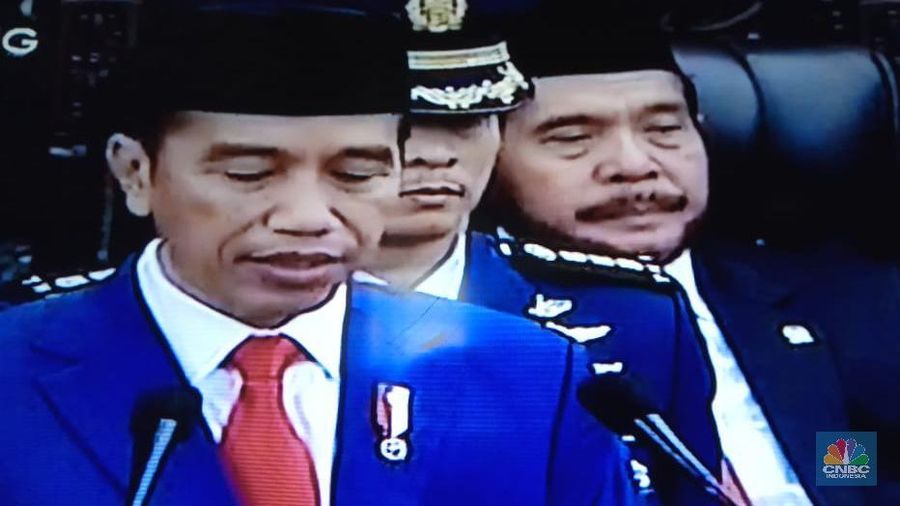 Jokowi mengatakan pendidikan serta pelatihan vokasi terus ditingkatkan.
