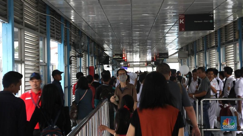 Memperingati HUT RI ke-73, naik Transjakarta gratis sampai 8 hari. Momen ini dimanfaatkan warga Jakarta untuk berkeliling dan melakukan kegiatan.