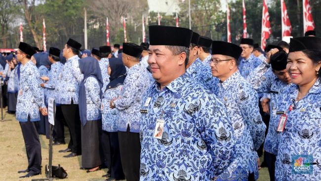 Prabowo Naikkan Gaji Guru dan Hakim, PNS Kementerian-Pemda Gimana?