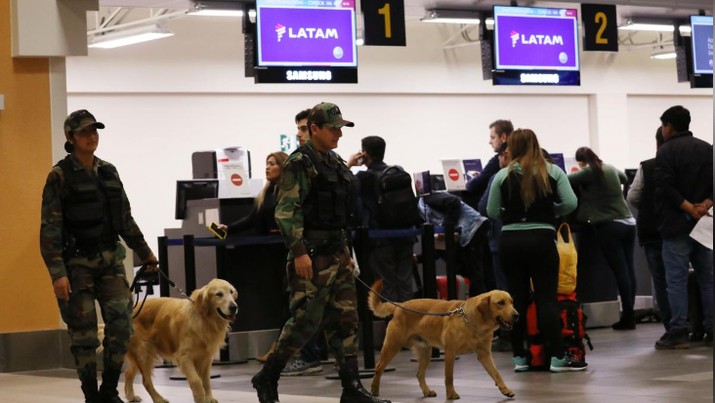 Kolumbia akan Isolasi Diri, Corona Bikin Amerika Latin Panik Hampir setengah dari populasi sudah mengambil bagian dalam latihan isolasi skala penuh dari Jumat hingga Senin tengah malam untuk menguji efektivitas.