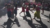 Sejumlah acara kerap diadakan untuk mengingatkan kembali masyarakat akan permainan tradisional, seperti pada acara Gelar Budaya Dolanan Anak Tempo Dulu di Jalan Gatot Subroto, Solo, Jawa Tengah, 1 Juli lalu, ini. (ANTARA FOTO/Maulana Surya)