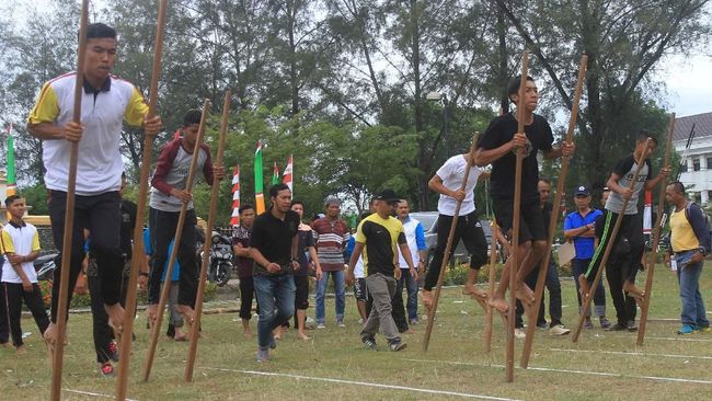 Bisa Main Egrang, Pasar Puri Bambu Bojongkoneng Diluncurkan