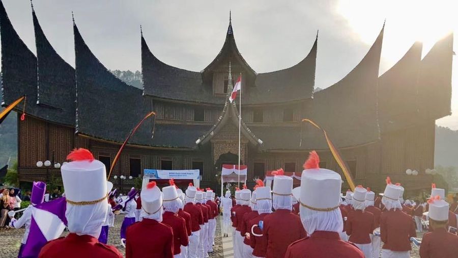 Istano Pagaruyung sengaja dipilih untuk dapat mempromosikan keberadaan Istana Pagaruyung sebagai salah satu ikon dan objek wisata di Ranah Minang.