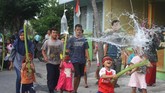 Indonesia memiliki ribuan permainan tradisional, sebagian dikenal publik dari generasi ke generasi, sebagian lainnya berkembang seiring zaman. Bahkan sebagian lainnya mulai dilupakan. (ANTARA FOTO/Ari Bowo Sucipto)
