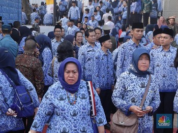 Bu Menkeu, THR dan Gaji ke-13 PNS Bisa Dorong Ekonomi Lho...!
