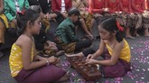 Indonesia disebut memiliki ribuan permainan tradisional yang menyebar di segala daerah, namun beberapa dikenal secara luas, salah satunya congklak. (ANTARA FOTO/Maulana Surya)
