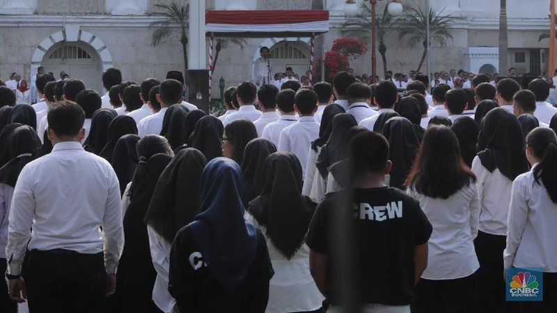 Upacara tersebut diikuti oleh semua jajaran Kementerian Keuangan.