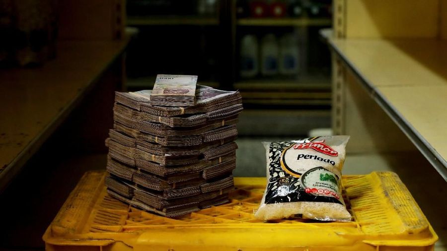 Semakin parahnya krisis ekonomi di Venezuela mengakibatkan barang kebutuhan pokok dihargai hingga jutaan Bolivar.