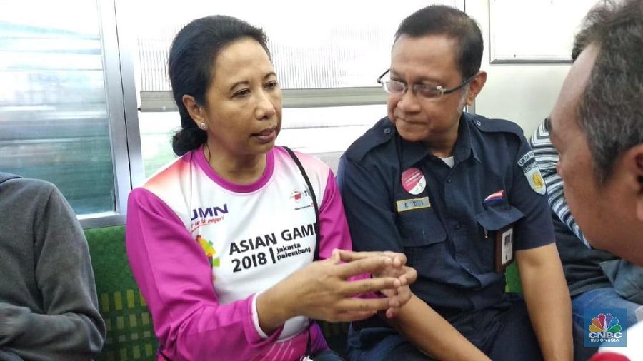 Menteri Badan Usaha Milik Negara Rini Soemarno memberikan tanggapan perihal pelebaran defisit neraca transaksi berjalan