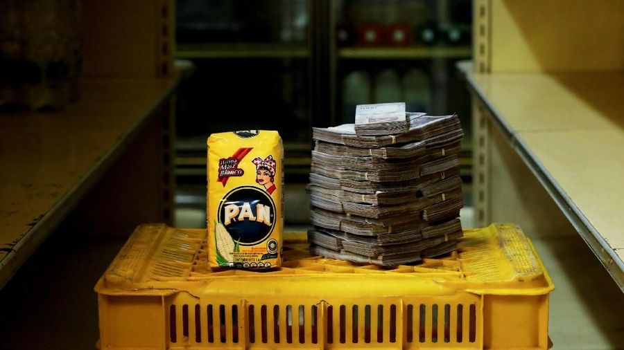Semakin parahnya krisis ekonomi di Venezuela mengakibatkan barang kebutuhan pokok dihargai hingga jutaan Bolivar.