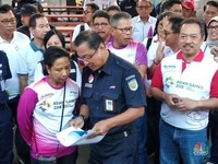 Inspeksi Jalur KRL, Menteri BUMN: Tuh Lihat, Sampahnya!