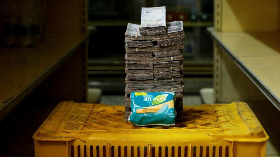 Semakin parahnya krisis ekonomi di Venezuela mengakibatkan barang kebutuhan pokok dihargai hingga jutaan Bolivar.