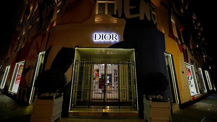 Dior The Dior logo is seen on the facade of a shop in Paris, France, August 5, 2018. Picture taken August 5, 2018. REUTERS/Regis Duvignau