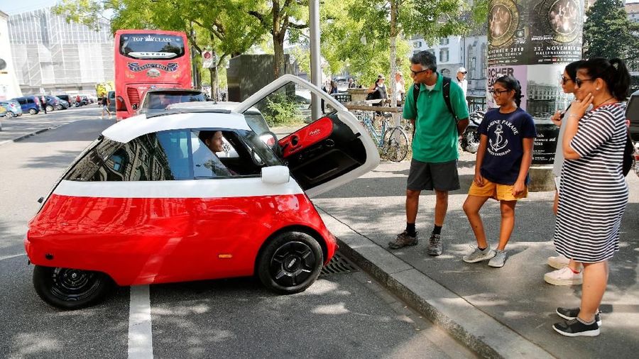 Mobil listrik itu dijual seharga 12.000 euro atau sekitar Rp 200 juta.