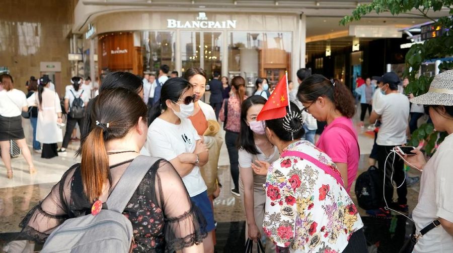 Sejak Juni 2018, otoritas China menutup 243 Startup P2P lending karena masalah investor menarik dana sehingga perusahaan mengalami kesulitan likuiditas