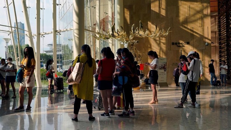 Sejak Juni 2018, otoritas China menutup 243 Startup P2P lending karena masalah investor menarik dana sehingga perusahaan mengalami kesulitan likuiditas